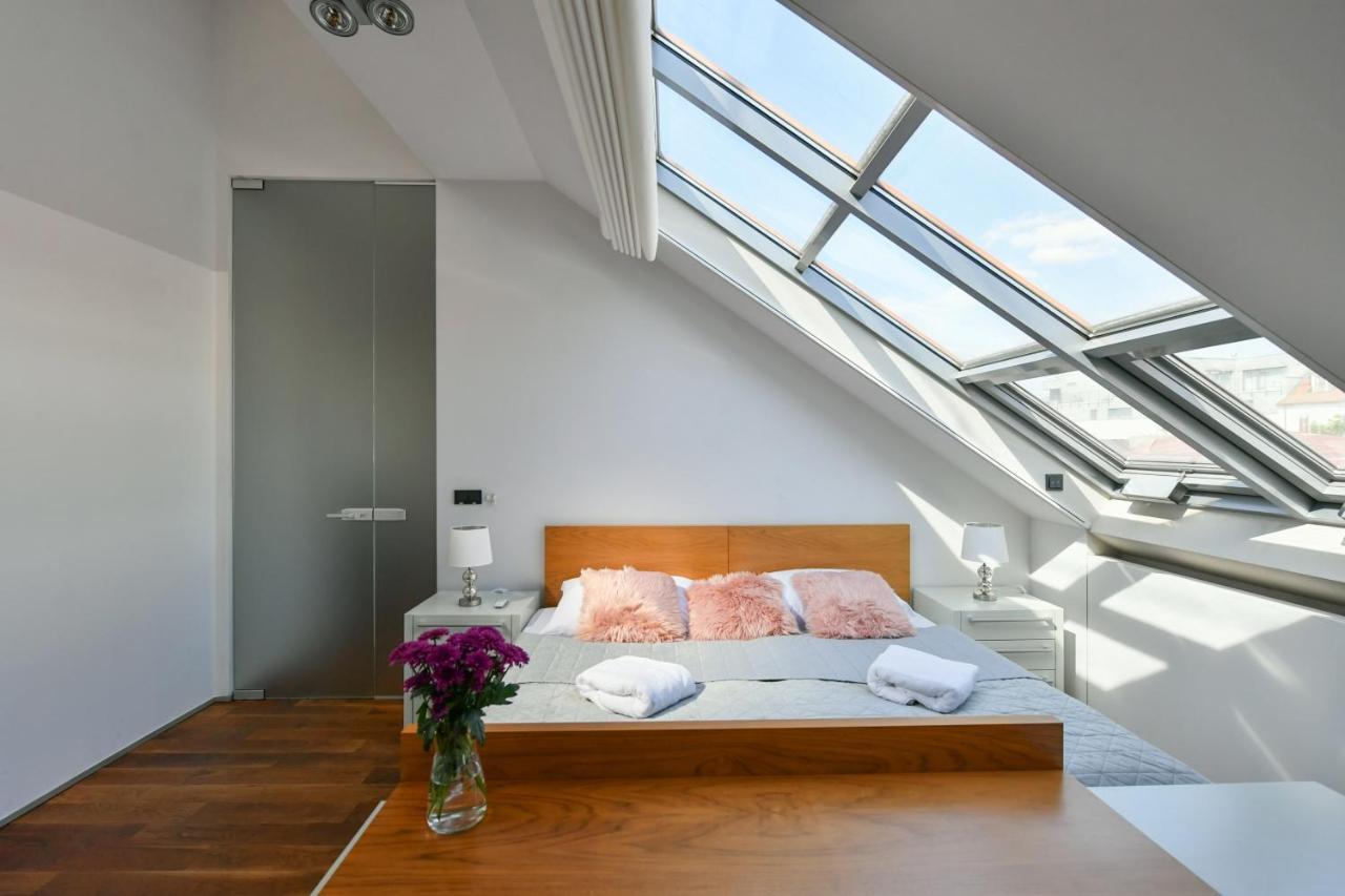Luxury Central Penthouse With Sauna, Terrace, 250M2, 5Bdrm, 3Bthrm Прага Экстерьер фото