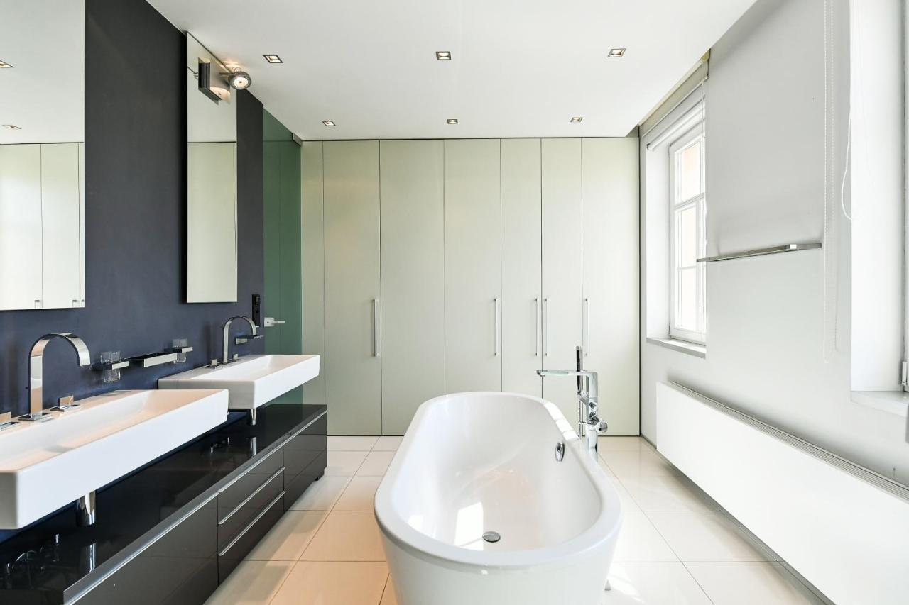 Luxury Central Penthouse With Sauna, Terrace, 250M2, 5Bdrm, 3Bthrm Прага Экстерьер фото