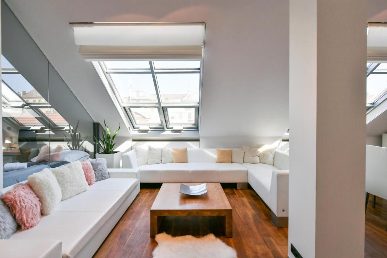 Luxury Central Penthouse With Sauna, Terrace, 250M2, 5Bdrm, 3Bthrm Прага Экстерьер фото