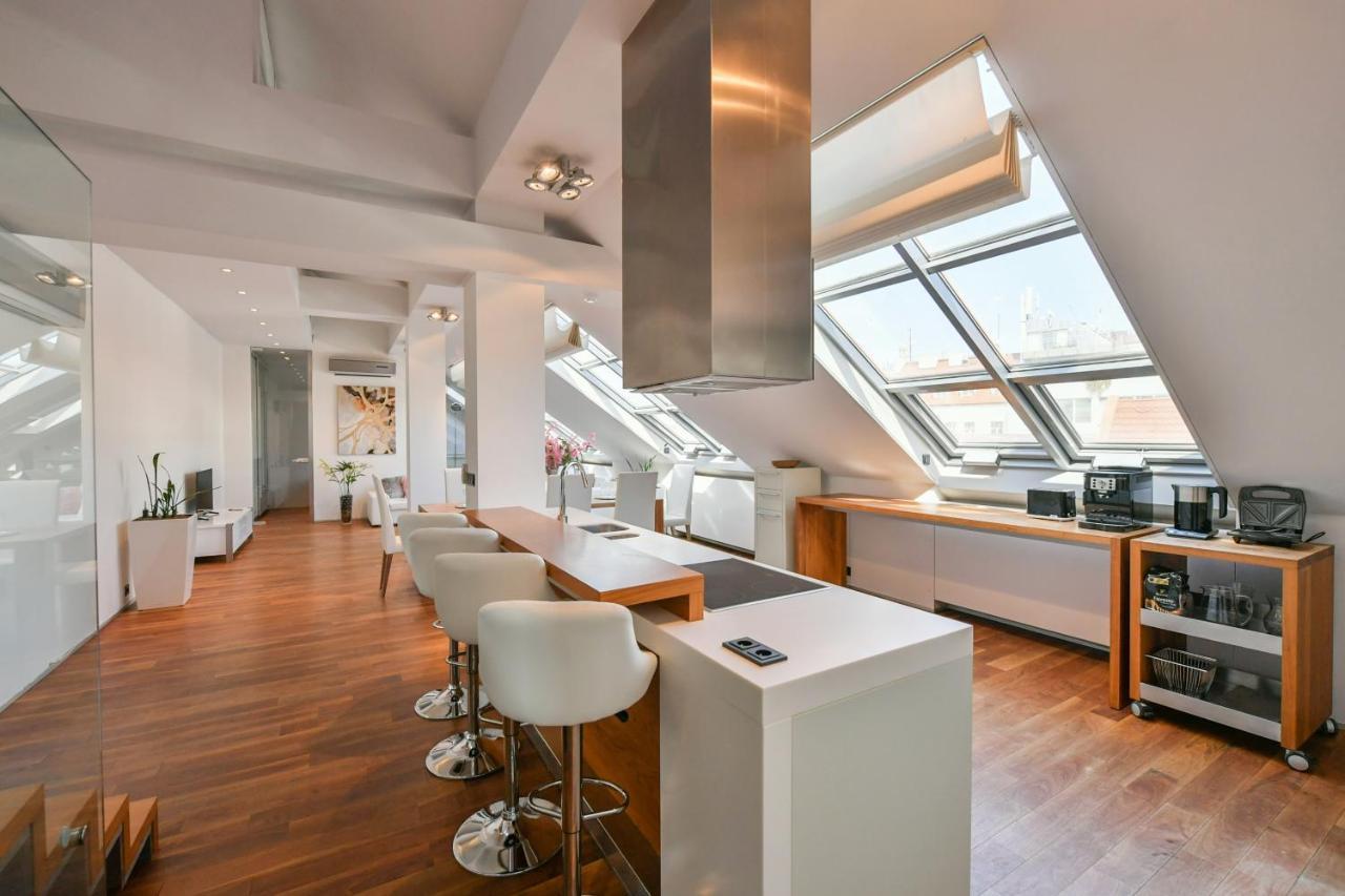 Luxury Central Penthouse With Sauna, Terrace, 250M2, 5Bdrm, 3Bthrm Прага Экстерьер фото