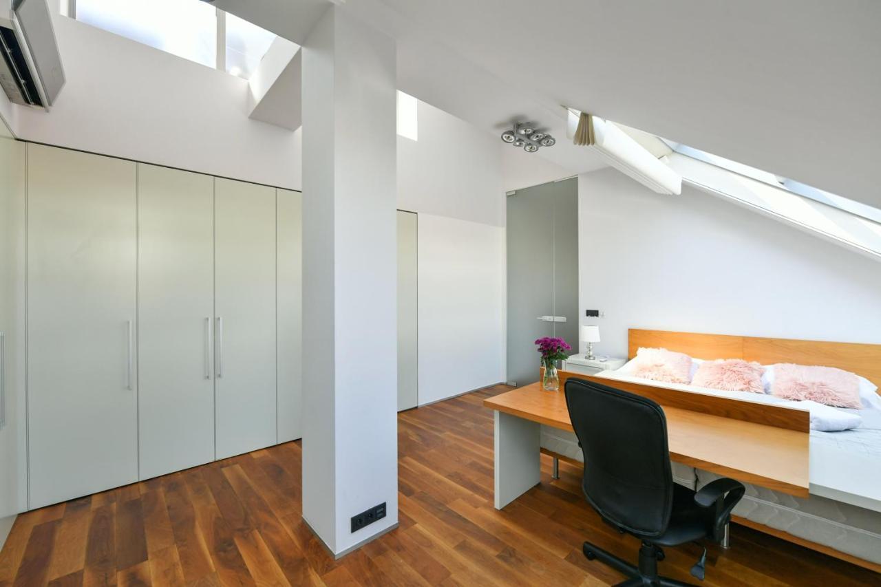 Luxury Central Penthouse With Sauna, Terrace, 250M2, 5Bdrm, 3Bthrm Прага Экстерьер фото