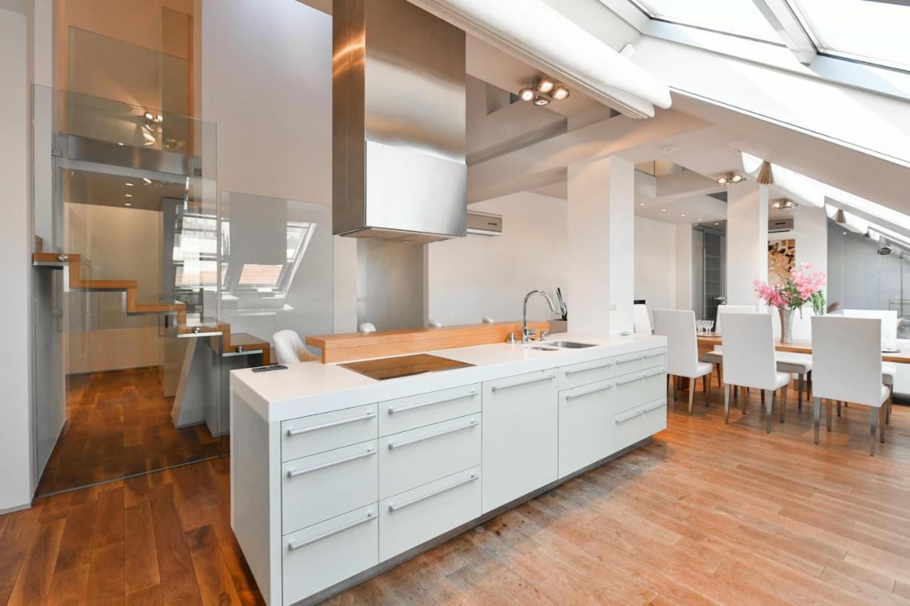 Luxury Central Penthouse With Sauna, Terrace, 250M2, 5Bdrm, 3Bthrm Прага Экстерьер фото