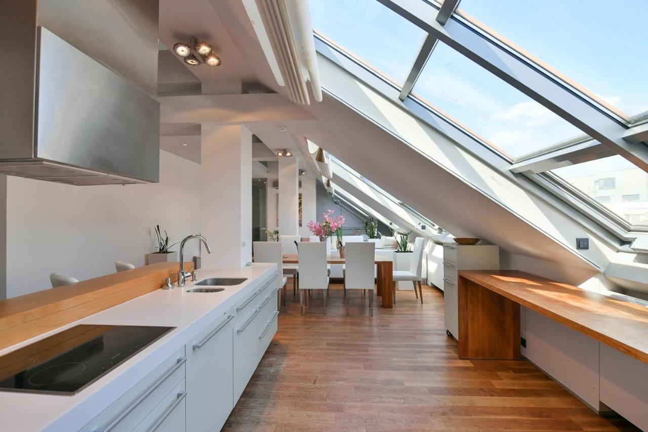 Luxury Central Penthouse With Sauna, Terrace, 250M2, 5Bdrm, 3Bthrm Прага Экстерьер фото