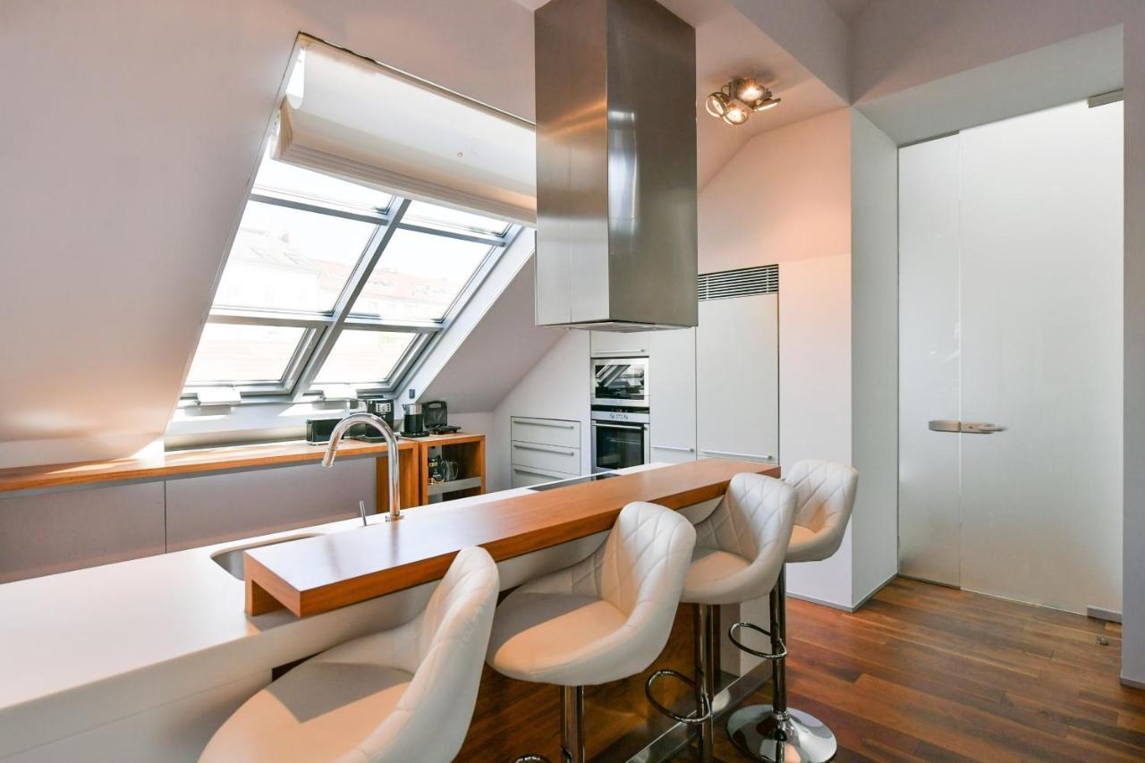 Luxury Central Penthouse With Sauna, Terrace, 250M2, 5Bdrm, 3Bthrm Прага Экстерьер фото