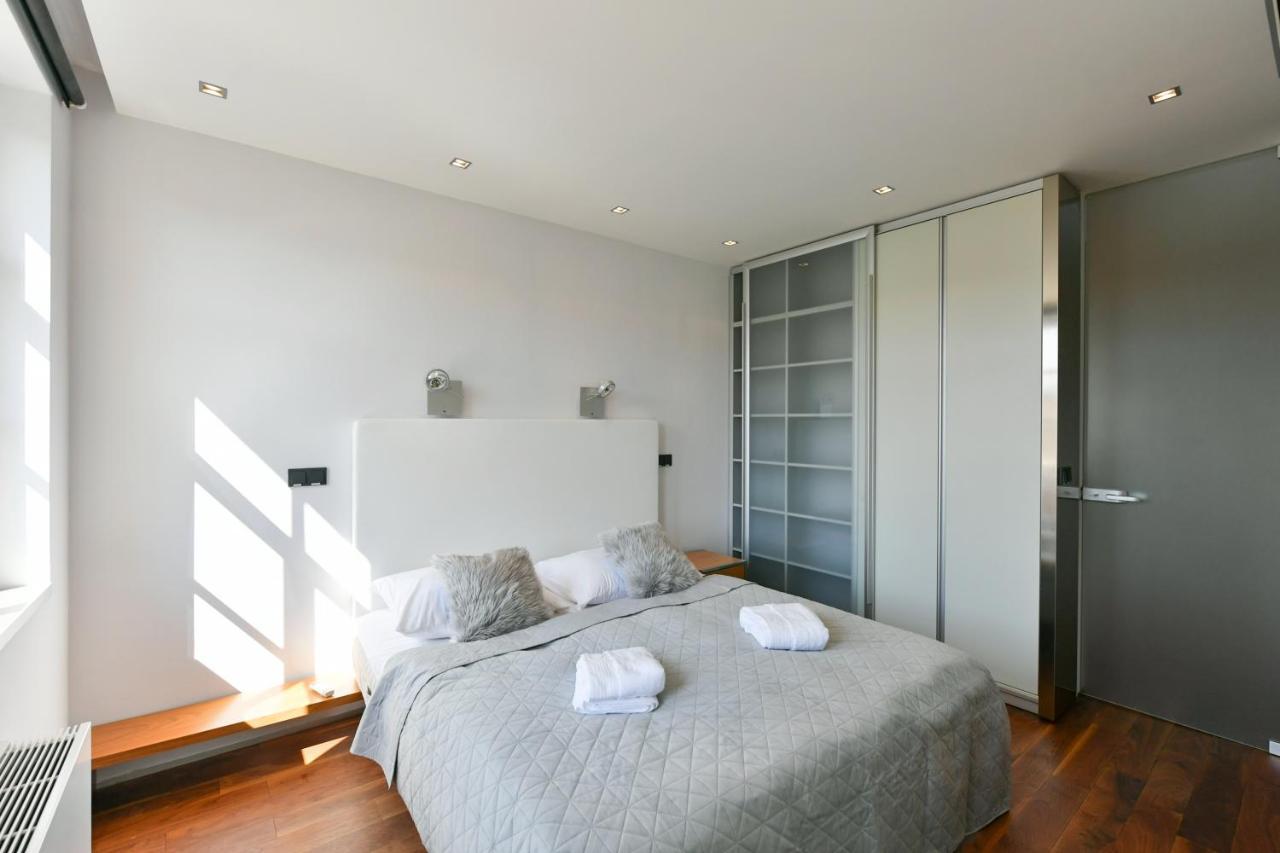 Luxury Central Penthouse With Sauna, Terrace, 250M2, 5Bdrm, 3Bthrm Прага Экстерьер фото