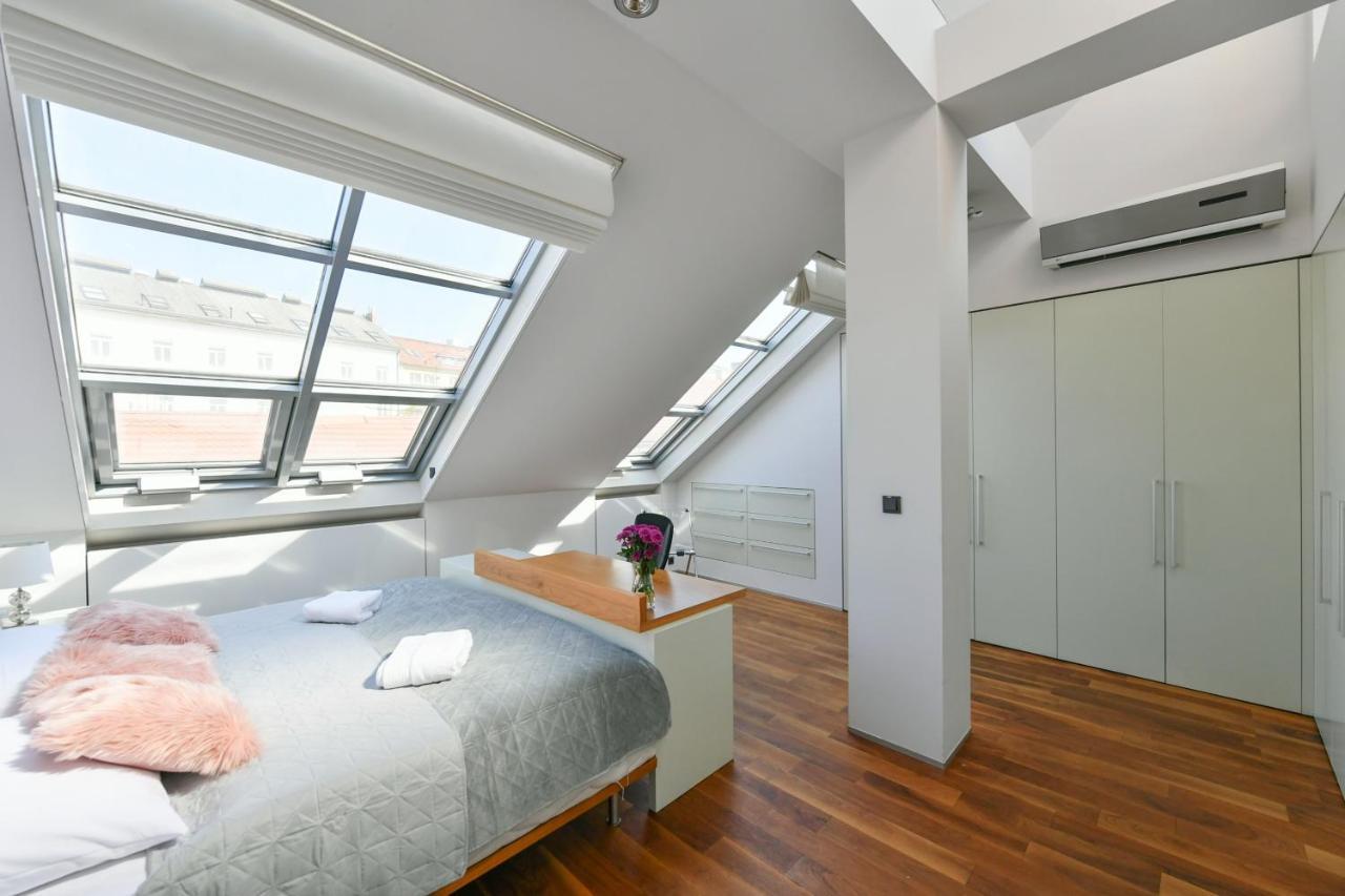 Luxury Central Penthouse With Sauna, Terrace, 250M2, 5Bdrm, 3Bthrm Прага Экстерьер фото