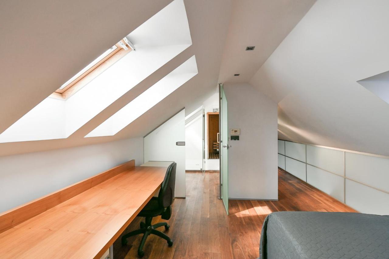 Luxury Central Penthouse With Sauna, Terrace, 250M2, 5Bdrm, 3Bthrm Прага Экстерьер фото